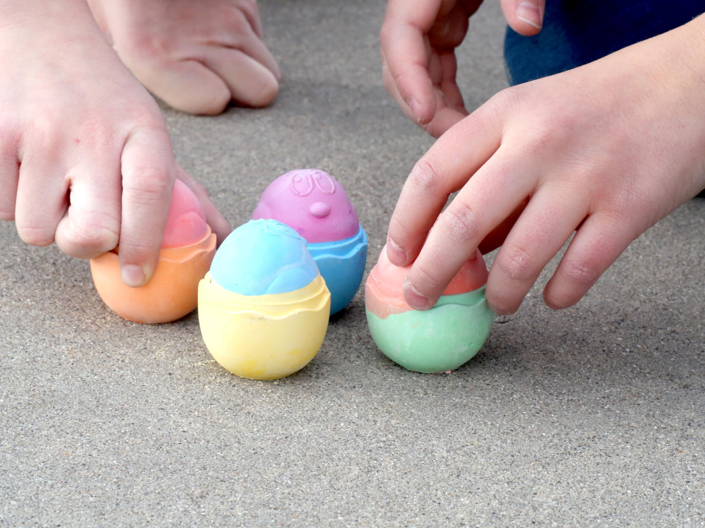 Colored Lil Yolkers Egg Chalk (4 Pieces, Multicolor)